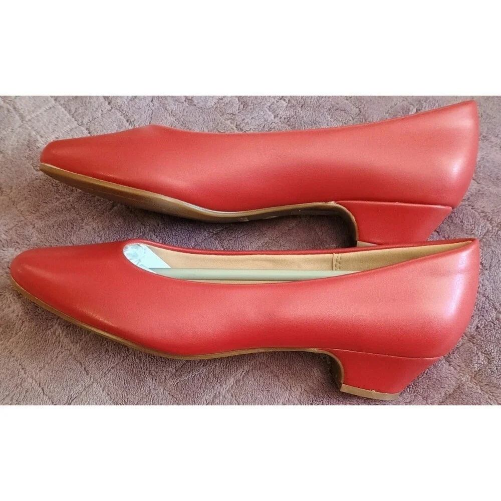 NWT Dream Pairs Mila Red Low Block Heel Pumps Women's Size 7 Round Toe